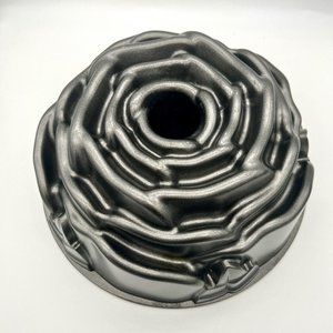 Nordic Ware Rose Flower Bundt Cake Pan Cast Aluminum Non Stick USA 10 Cup Mold